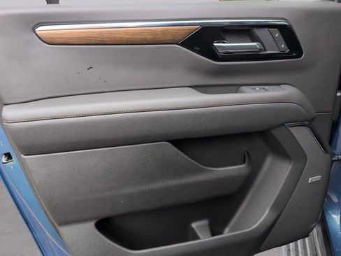 New 2026 Chevrolet Suburban High Country image 34