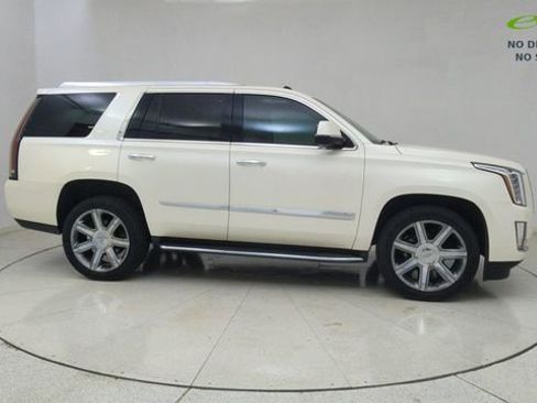 Used 2015 Cadillac Escalade Luxury RWD image 65