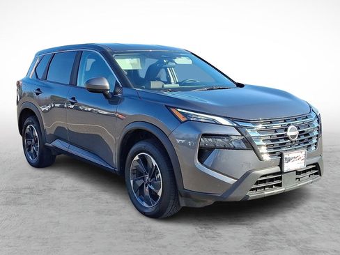 Used 2025 Nissan Rogue SV image 7