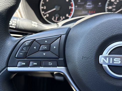 Used 2025 Nissan Altima 2.5 SV FWD image 19