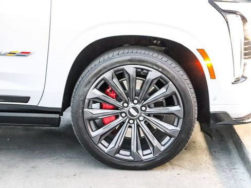 Used 2025 Cadillac Escalade V AWD/4WD image 11
