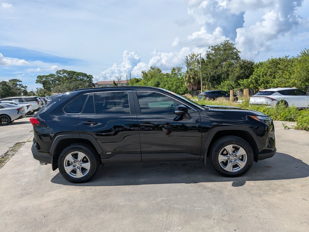 Used 2024 Toyota RAV4 XLE AWD/4WD image 9