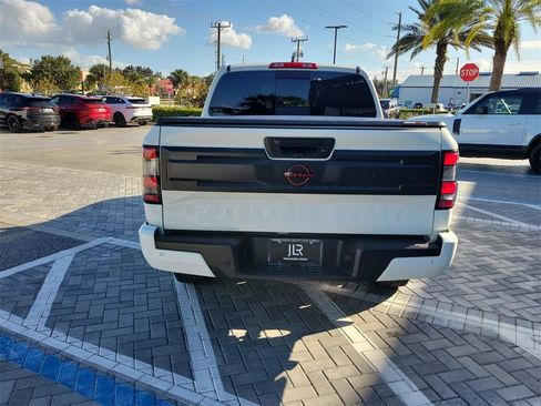 Used 2025 Nissan Frontier PRO-4X image 4