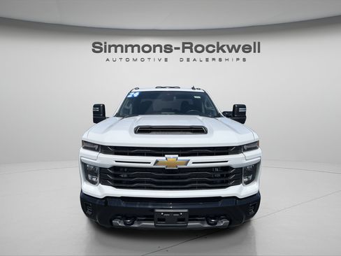 Used 2024 Chevrolet Silverado 2500 Custom w/ Custom Value Package AWD/4WD image 8