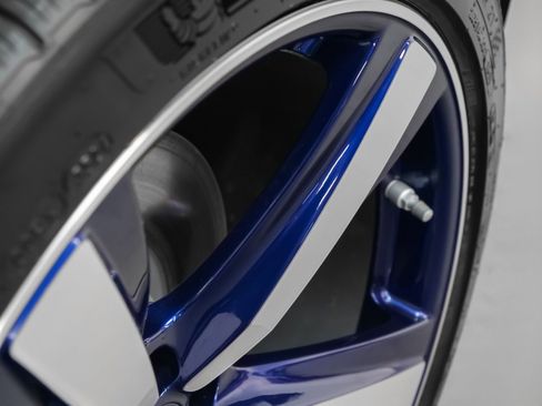 Certified 2025 Porsche Macan image 14