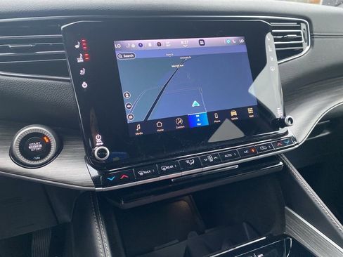 Certified 2024 Jeep Wagoneer L Series II w/ Flexible Seating Group image 38