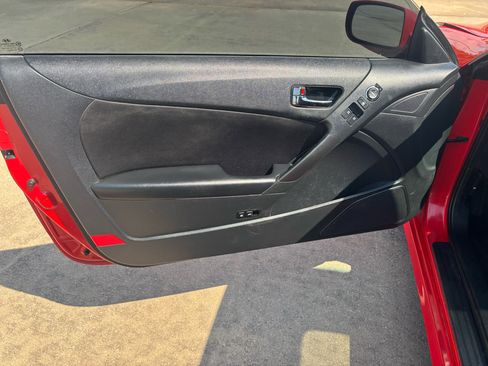 Used 2011 Hyundai Genesis 2.0T image 11