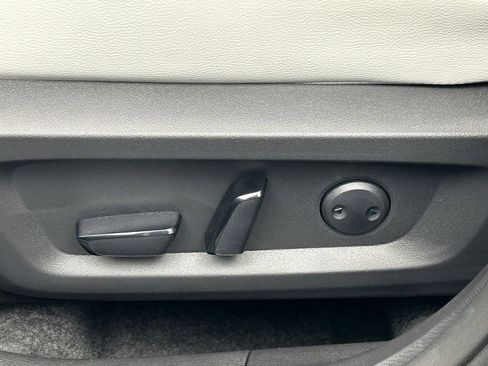 New 2026 Mitsubishi Outlander SEL FWD image 13