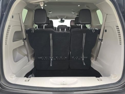 Used 2023 Chrysler Pacifica Touring-L FWD image 13