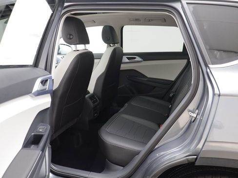 New 2026 Volkswagen Taos SE image 12