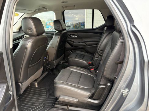 Used 2020 Chevrolet Traverse LT image 18