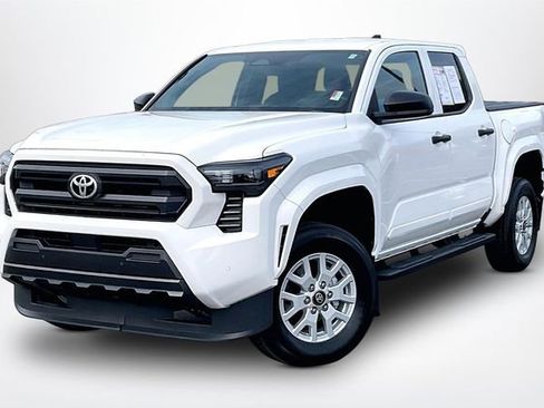 Used 2024 Toyota Tacoma SR image 2