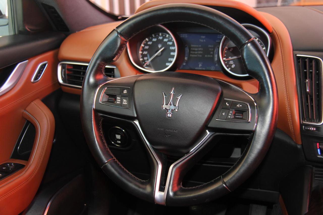 Used 2018 Maserati Levante GranLusso AWD/4WD image 12