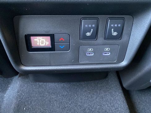 Used 2025 Nissan Rogue Platinum w/ Platinum Premium Package image 28