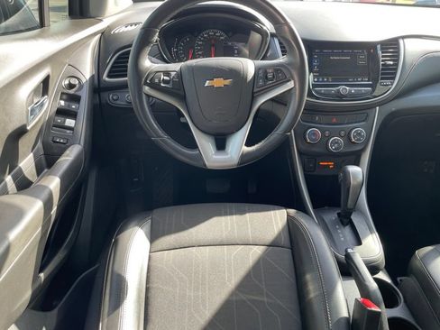 Used 2019 Chevrolet Trax LT w/ LT Convenience Package FWD image 18