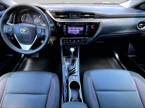 Used 2018 Toyota Corolla LE FWD image 19