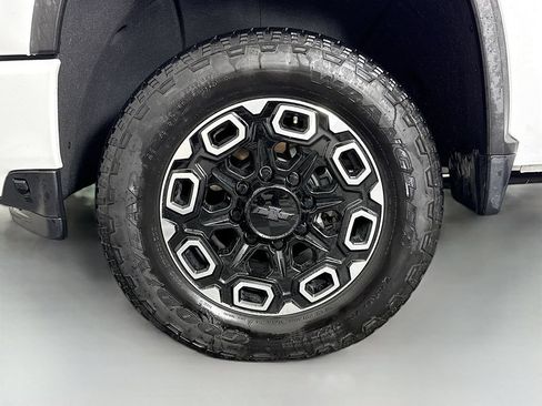 Used 2022 Chevrolet Silverado 2500 High Country w/ Z71 Off-Road Package AWD/4WD image 32