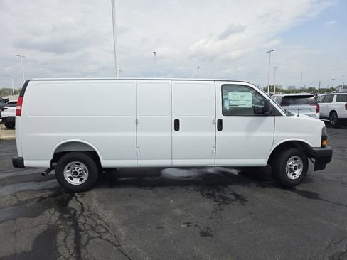 New 2025 GMC Savana 3500 Extended w/ Driver Convenience Package RWD image 17