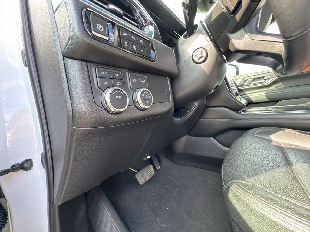 Used 2025 GMC Yukon Denali AWD/4WD image 13