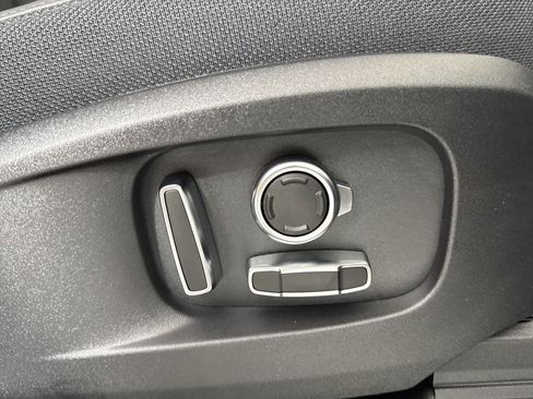 New 2025 Land Rover Defender 130 V8 image 34