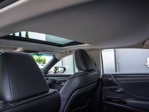 Certified 2025 Lexus ES 300h w/ Luxury Package FWD image 20