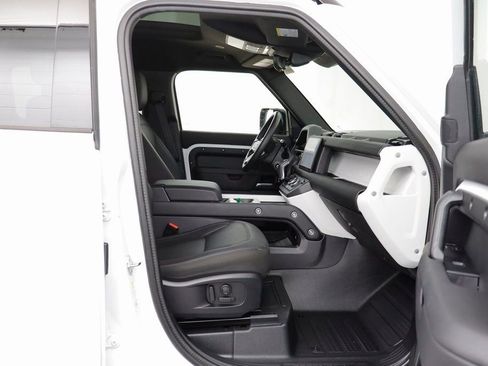 Used 2025 Land Rover Defender 110 S image 20
