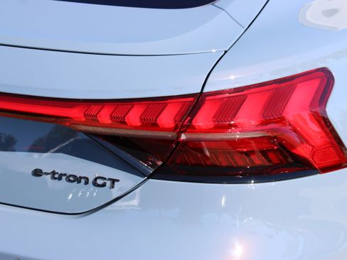 New 2026 Audi RS e-tron GT performance image 11