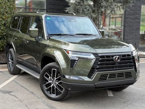 Used 2024 Lexus GX 550 w/ Accessory Package (Z1) image 9