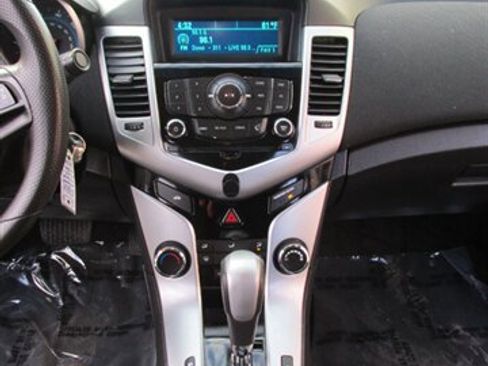 Used 2015 Chevrolet Cruze LT image 20