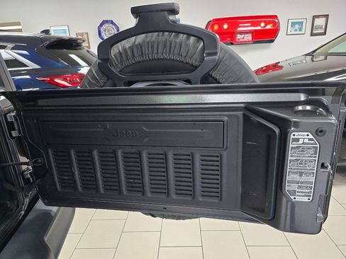 Used 2022 Jeep Wrangler Unlimited Sport AWD/4WD image 37