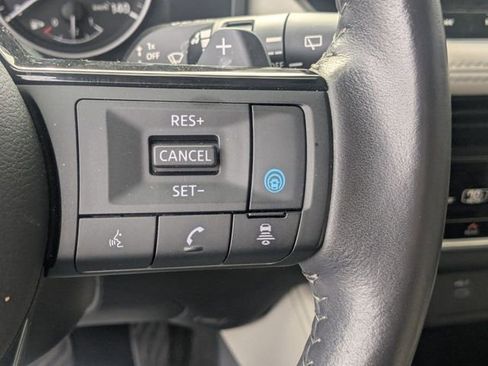 Used 2023 Nissan Rogue SL w/ SL Premium Package image 18