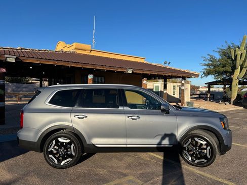Used 2023 Kia Telluride S image 6