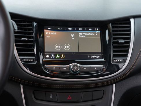 Used 2020 Chevrolet Trax LT w/ LT Convenience Package image 22