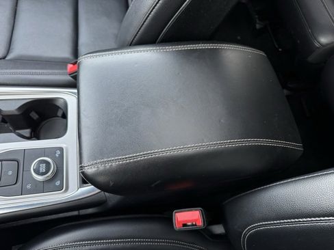 Certified 2020 Ford Explorer XLT w/ Equipment Group 202A image 19