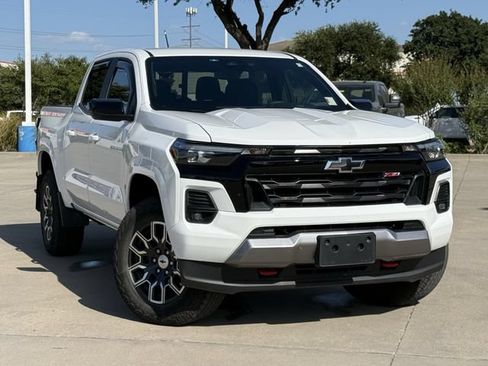 Used 2024 Chevrolet Colorado Z71 w/ Safety Package AWD/4WD image 3