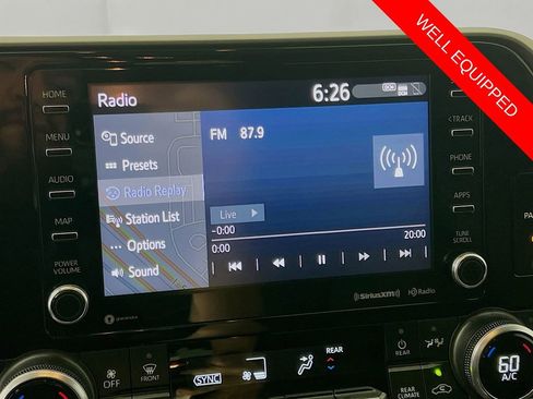 Used 2022 Toyota Highlander XLE FWD image 15