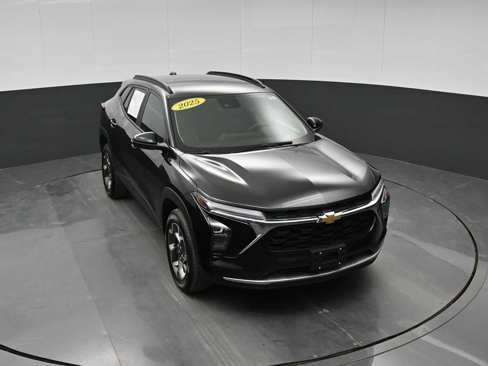 Used 2025 Chevrolet Trax LT FWD image 28