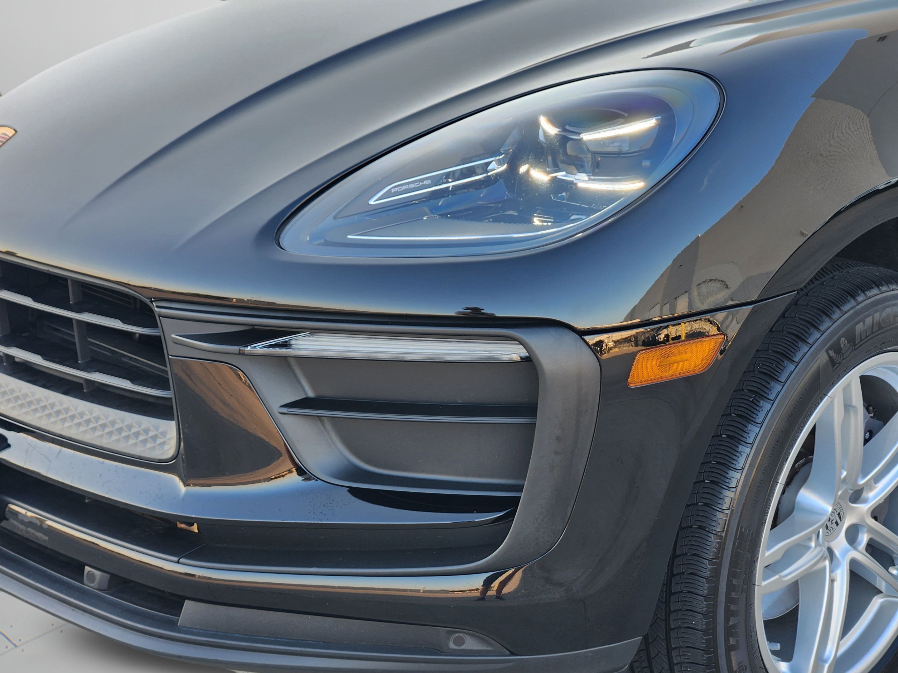 Used 2024 Porsche Macan AWD/4WD image 30