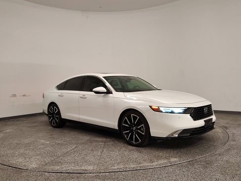 Used 2024 Honda Accord Touring image 6