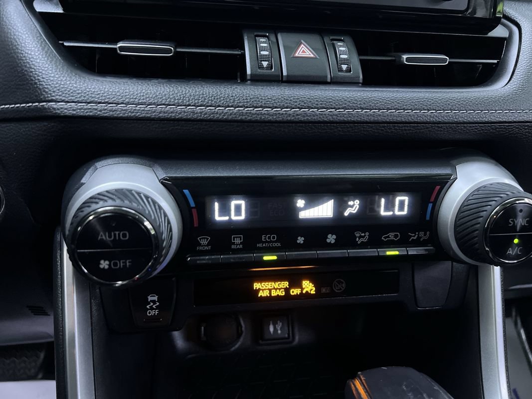 Used 2019 Toyota RAV4 XLE Premium AWD/4WD image 23