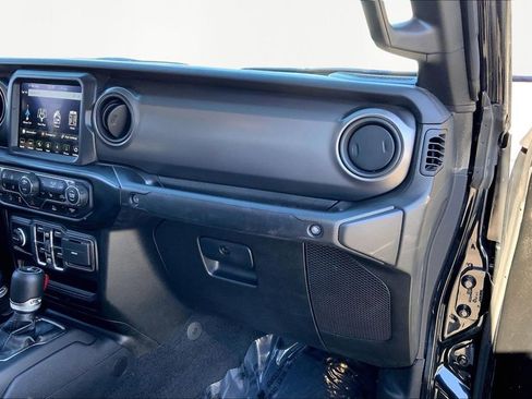Used 2021 Jeep Gladiator Sport image 18