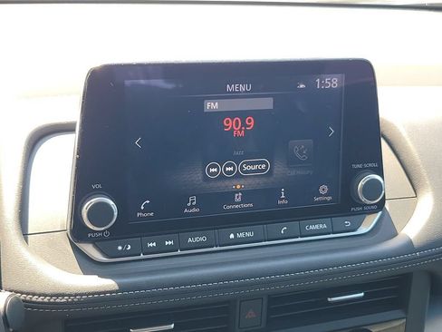 Used 2025 Nissan Rogue SV AWD/4WD image 25
