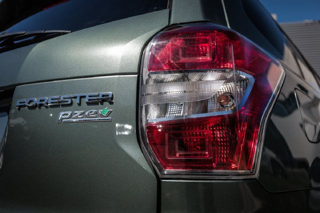 Used 2015 Subaru Forester 2.5i Touring w/ Eyesight & Navigation System AWD/4WD image 20