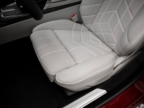 Used 2023 BMW i7 xDrive60 w/ Executive Package 2 image 62