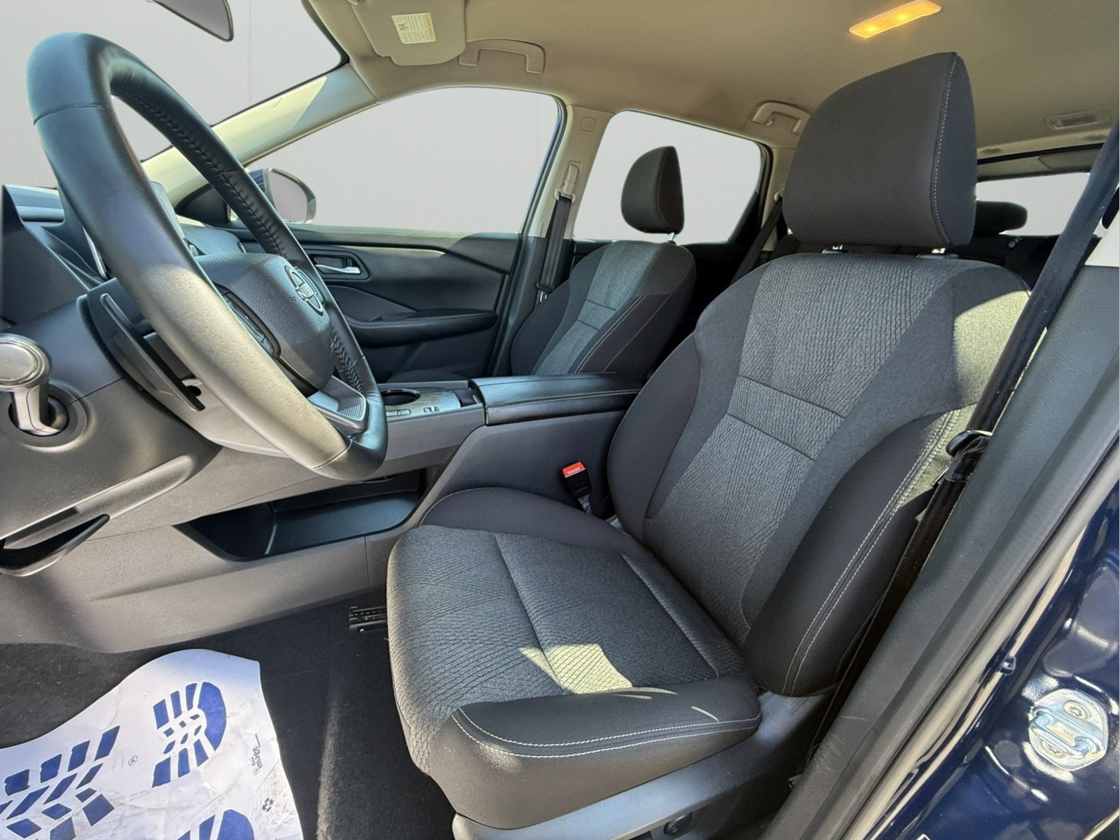 Used 2025 Nissan Rogue SV FWD image 9