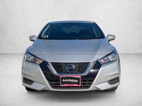 Used 2020 Nissan Versa SV image 2