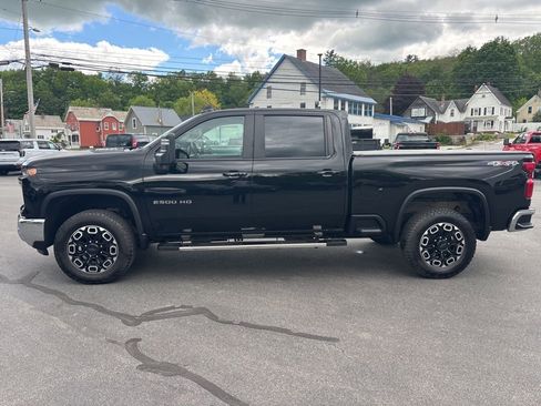 Used 2024 Chevrolet Silverado 2500 LT w/ Convenience Package AWD/4WD image 2