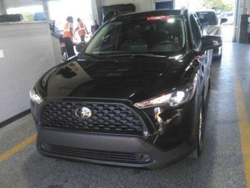 Used 2024 Toyota Corolla Cross LE image 1