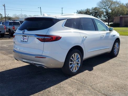 Used 2020 Buick Enclave Essence w/ Sound and Sites Package image 3