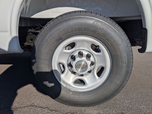 New 2025 Chevrolet Express 3500 image 17